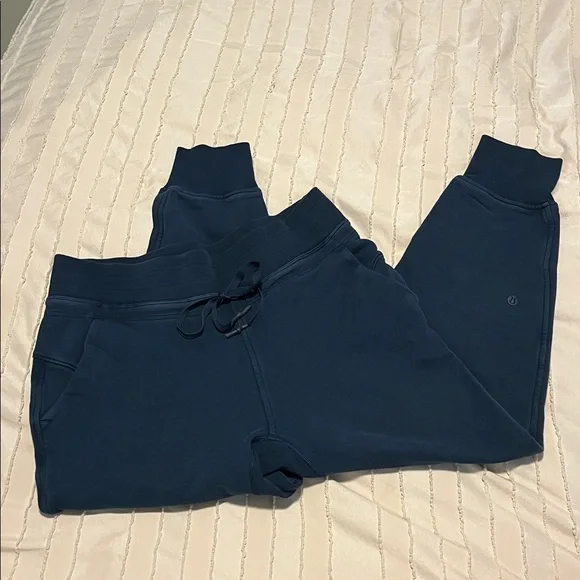 Lululemon Navy Cropped Sweats / Jogger Pants - Picture 2 of 8